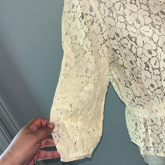 Kylee Eyelet Lace Peplum Top Size XL Condition is NWOT.  Cream lace 3/4 sleeve - Picture 5 of 7